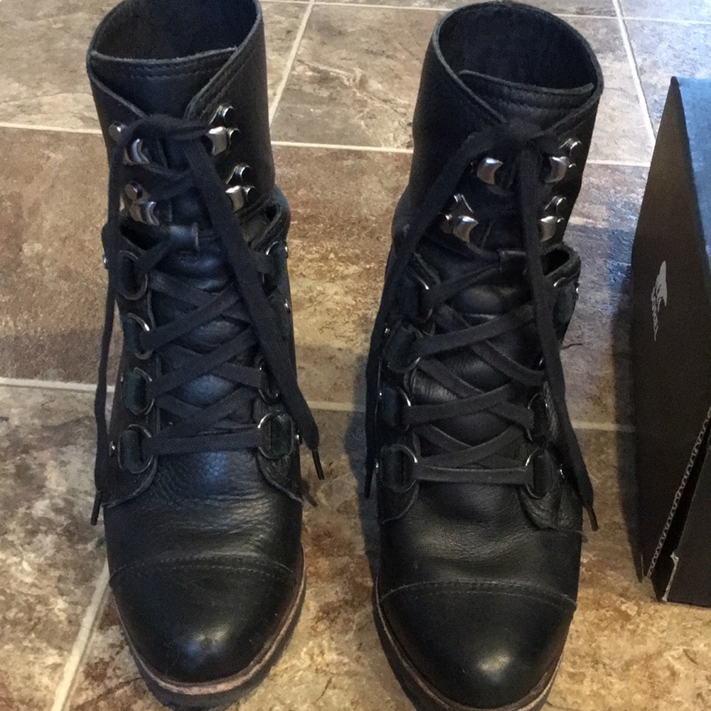 Sorel wedge tie booties